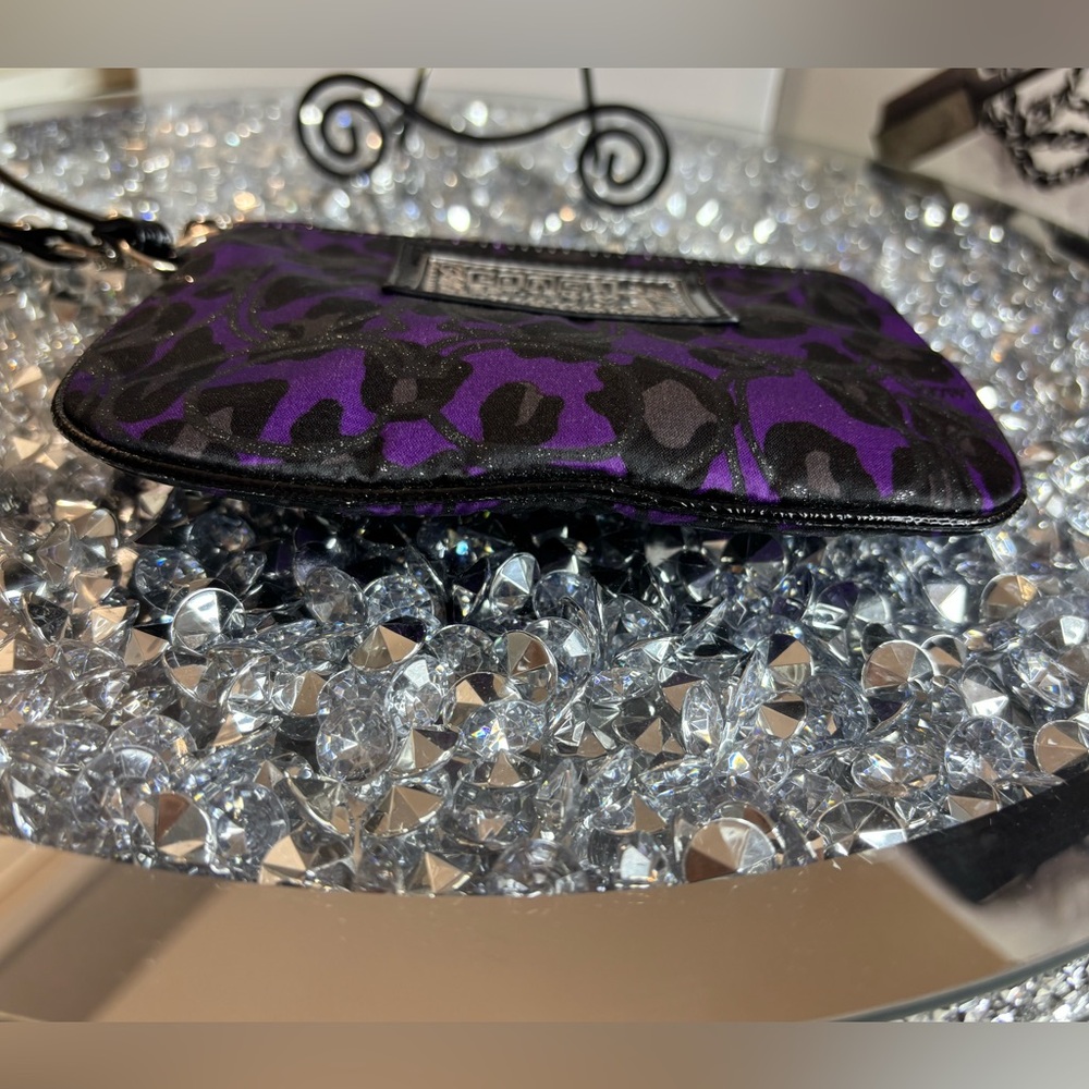 Coach Poppy purple ocelot leopard pattern wristlet EUC - Picture 8 of 10